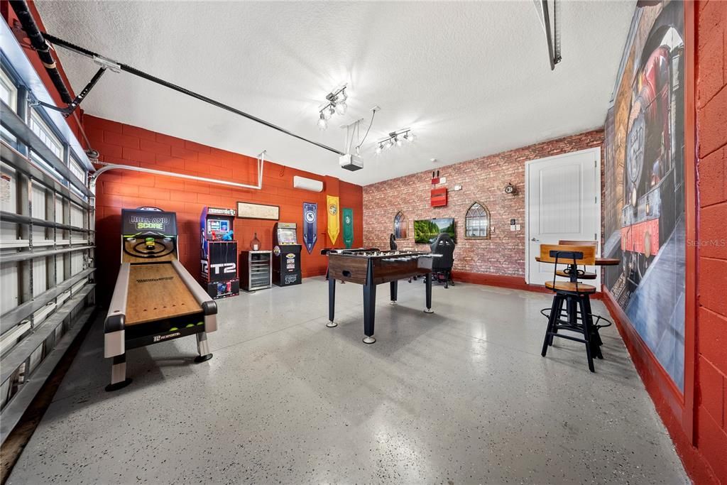 For Sale: $900,000 (9 beds, 8 baths, 4630 Square Feet)