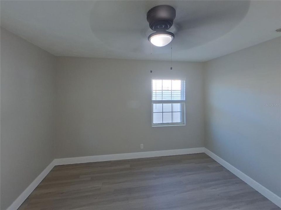 Под контрактом: $1,989 (2 спален, 1 ванн, 1141 Квадратных фут)