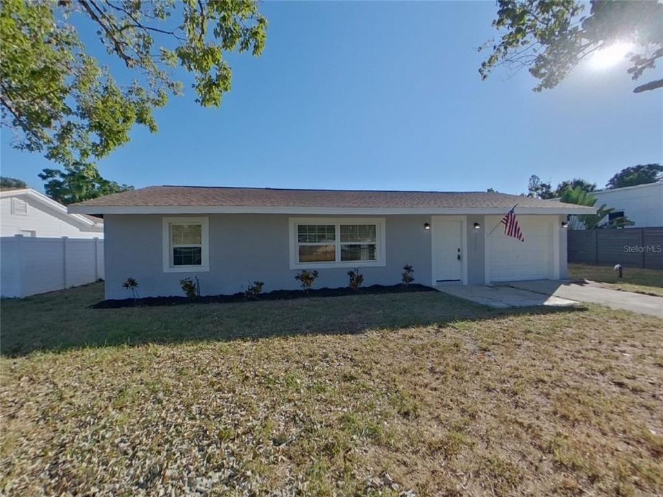 Под контрактом: $1,989 (2 спален, 1 ванн, 1141 Квадратных фут)