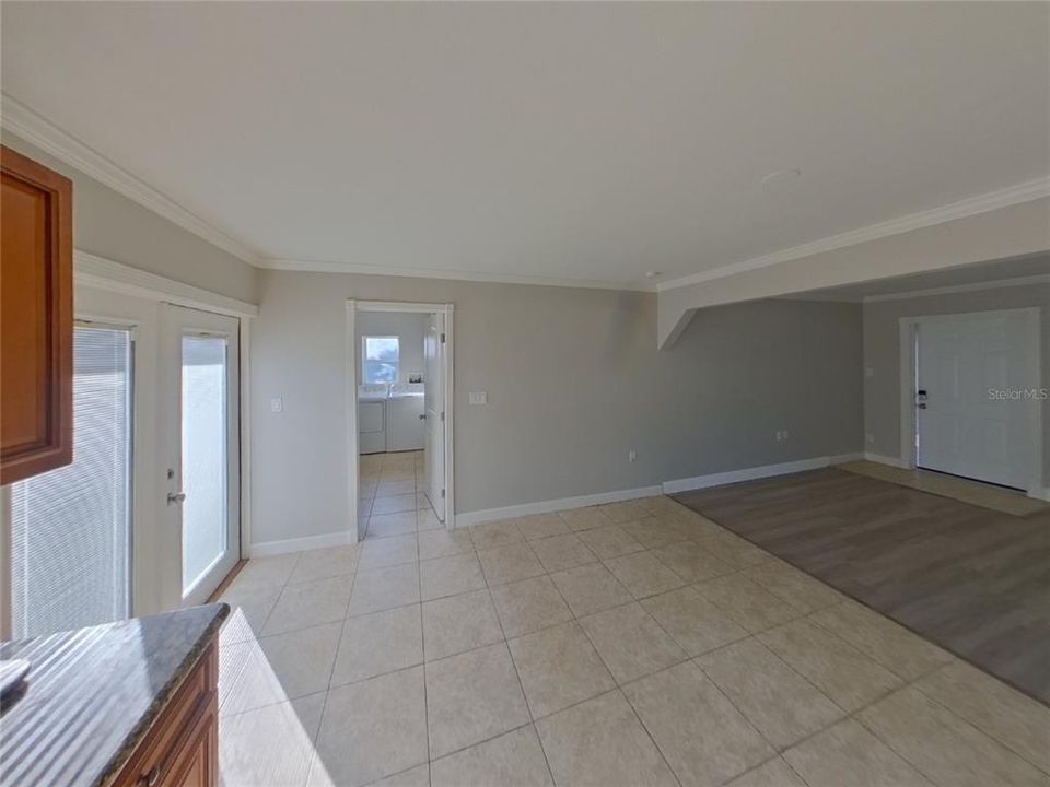 Под контрактом: $1,989 (2 спален, 1 ванн, 1141 Квадратных фут)