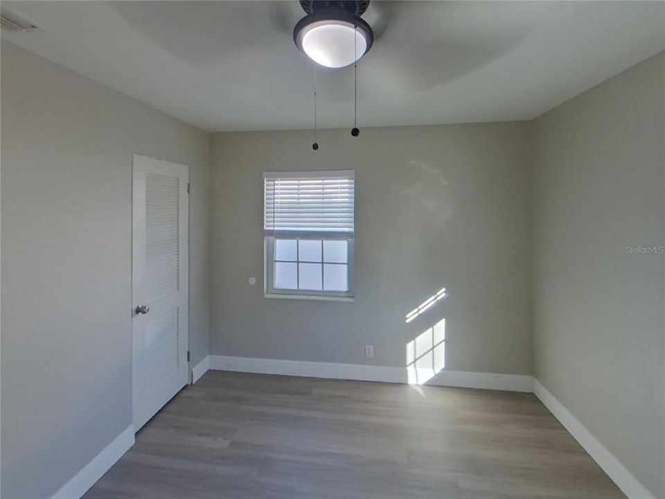 Под контрактом: $1,989 (2 спален, 1 ванн, 1141 Квадратных фут)