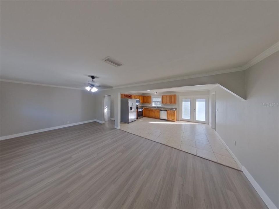 Под контрактом: $1,989 (2 спален, 1 ванн, 1141 Квадратных фут)