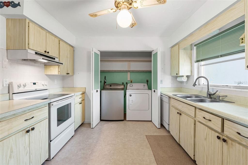 For Sale: $170,000 (2 beds, 2 baths, 1258 Square Feet)