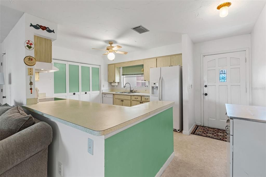 For Sale: $170,000 (2 beds, 2 baths, 1258 Square Feet)