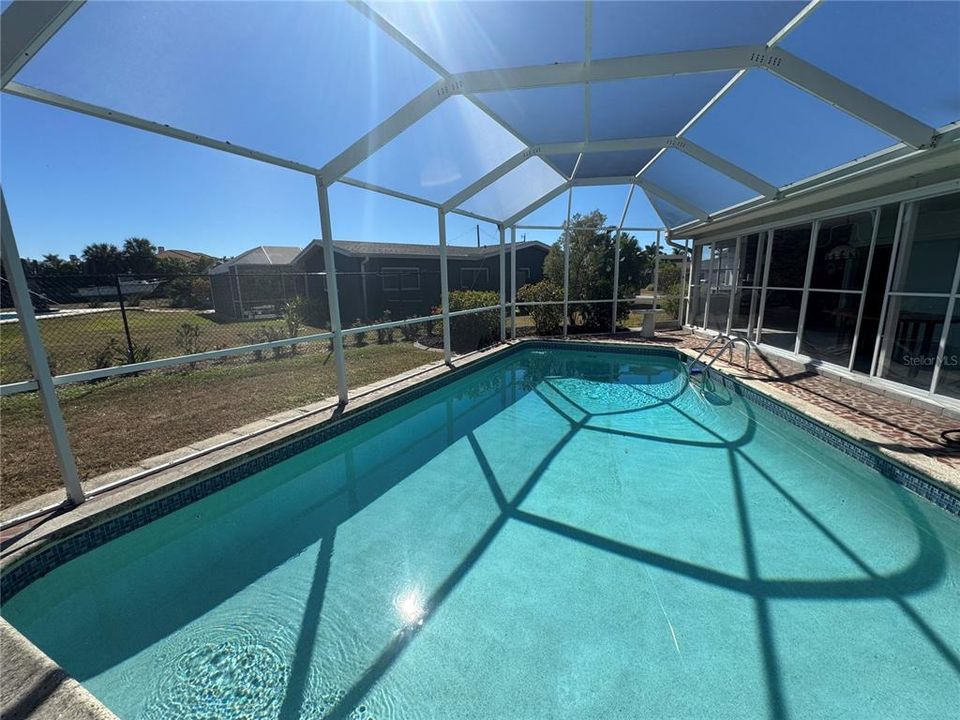 For Rent: $2,300 (3 beds, 2 baths, 1454 Square Feet)