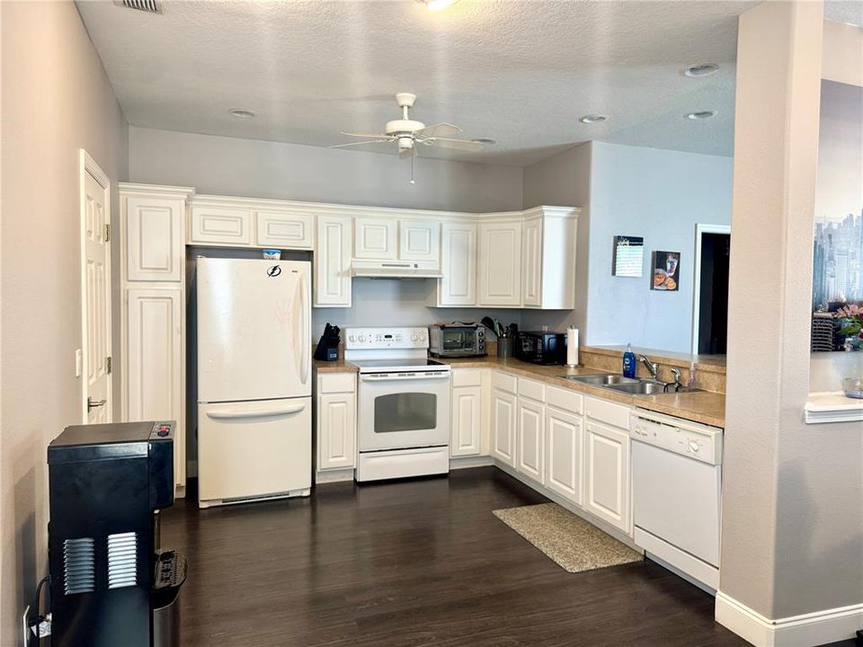 For Sale: $360,000 (3 beds, 2 baths, 1666 Square Feet)