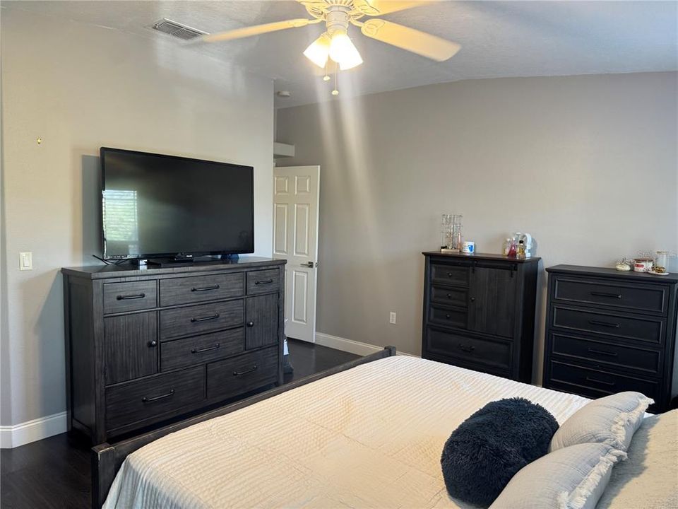 For Sale: $360,000 (3 beds, 2 baths, 1666 Square Feet)