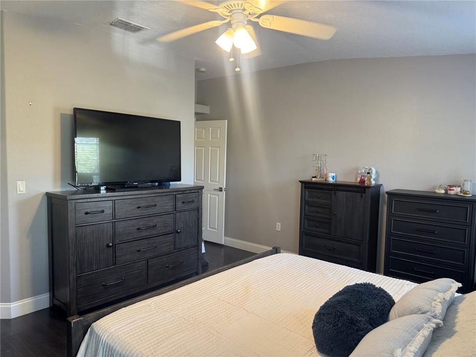 For Sale: $360,000 (3 beds, 2 baths, 1666 Square Feet)