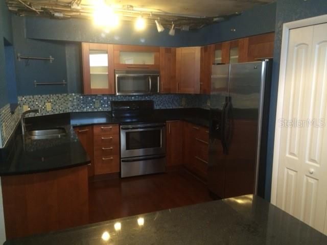 For Sale: $210,000 (2 beds, 2 baths, 1104 Square Feet)