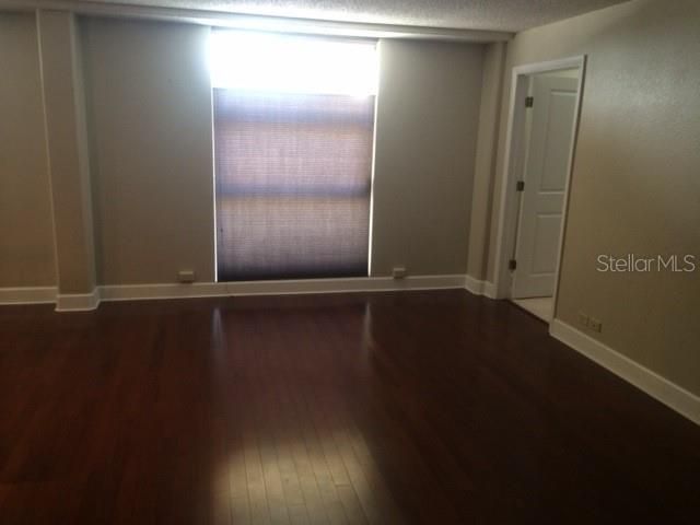 For Sale: $210,000 (2 beds, 2 baths, 1104 Square Feet)