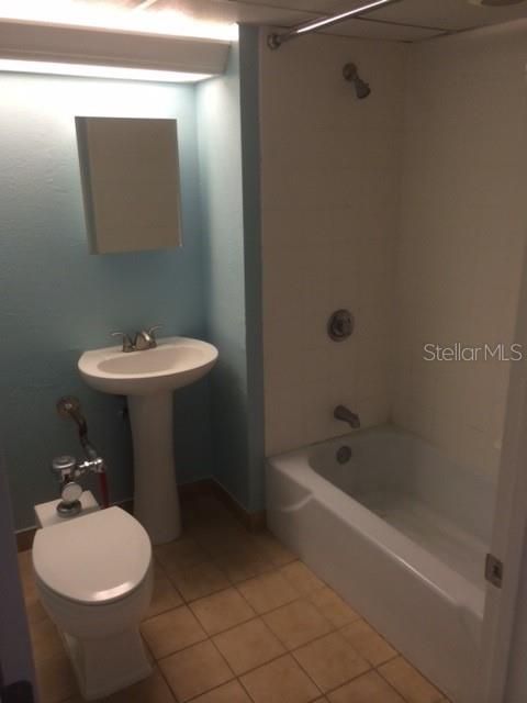 For Sale: $210,000 (2 beds, 2 baths, 1104 Square Feet)