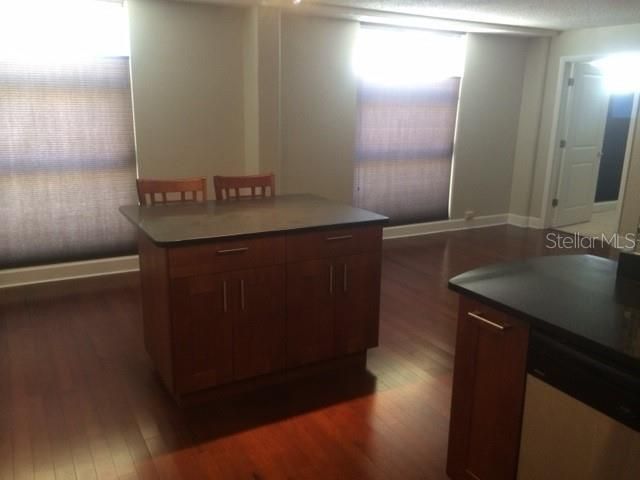 For Sale: $210,000 (2 beds, 2 baths, 1104 Square Feet)