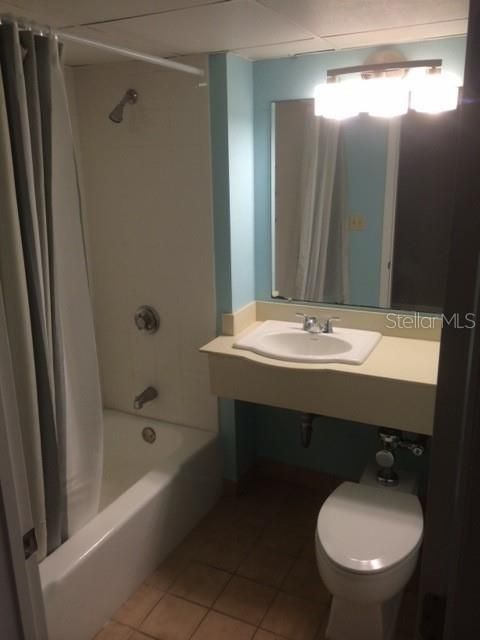 For Sale: $210,000 (2 beds, 2 baths, 1104 Square Feet)