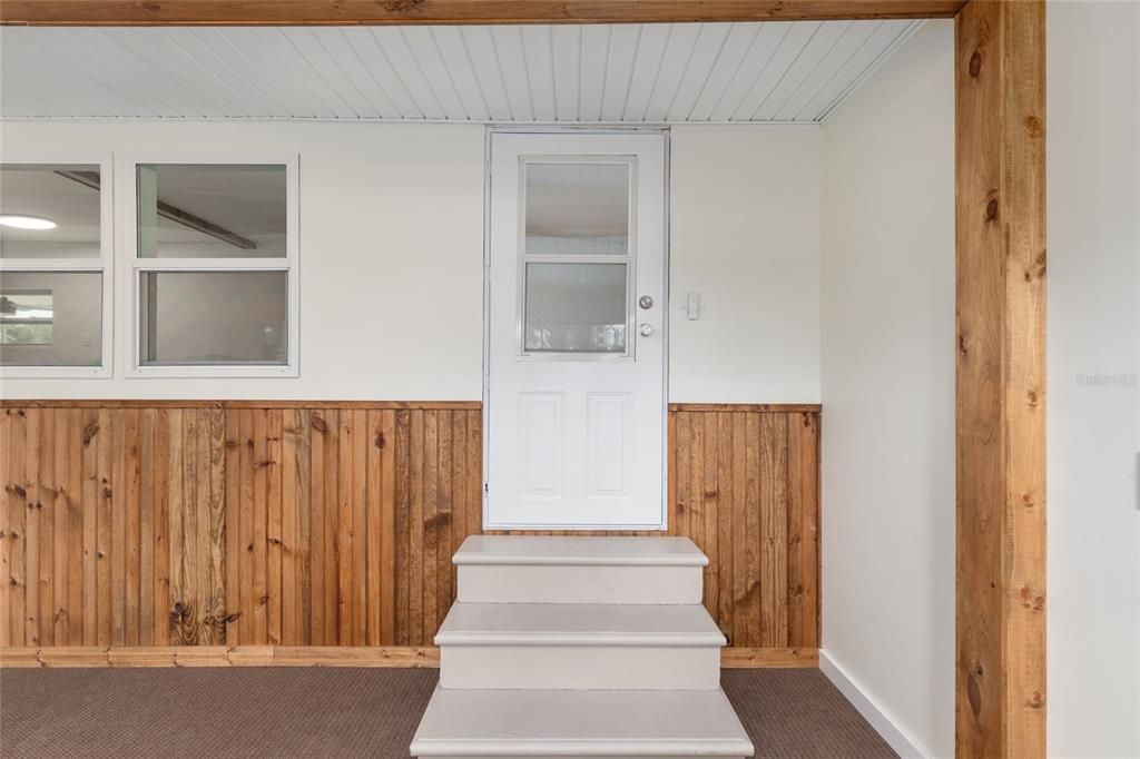 For Sale: $159,900 (3 beds, 2 baths, 816 Square Feet)