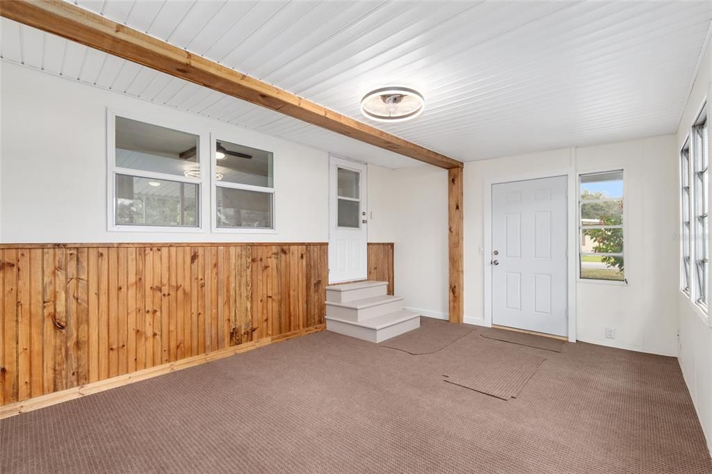 For Sale: $159,900 (3 beds, 2 baths, 816 Square Feet)