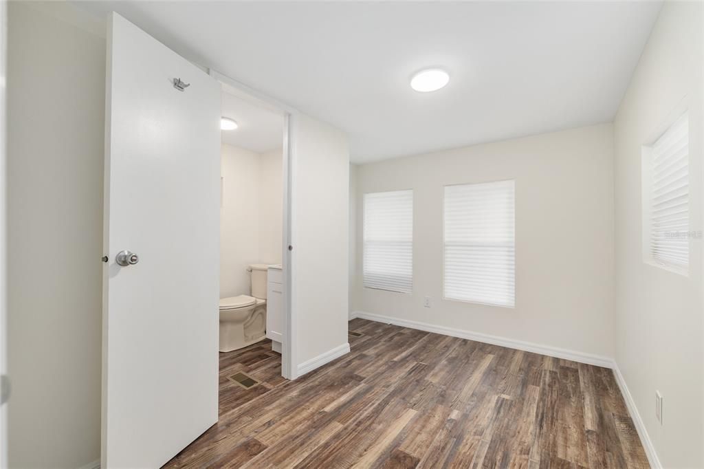 For Sale: $159,900 (3 beds, 2 baths, 816 Square Feet)