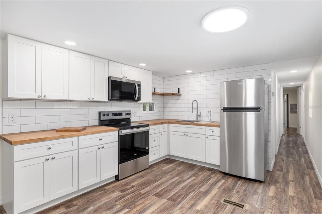 For Sale: $159,900 (3 beds, 2 baths, 816 Square Feet)