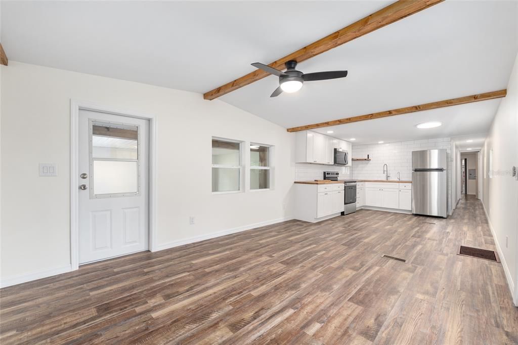 For Sale: $159,900 (3 beds, 2 baths, 816 Square Feet)