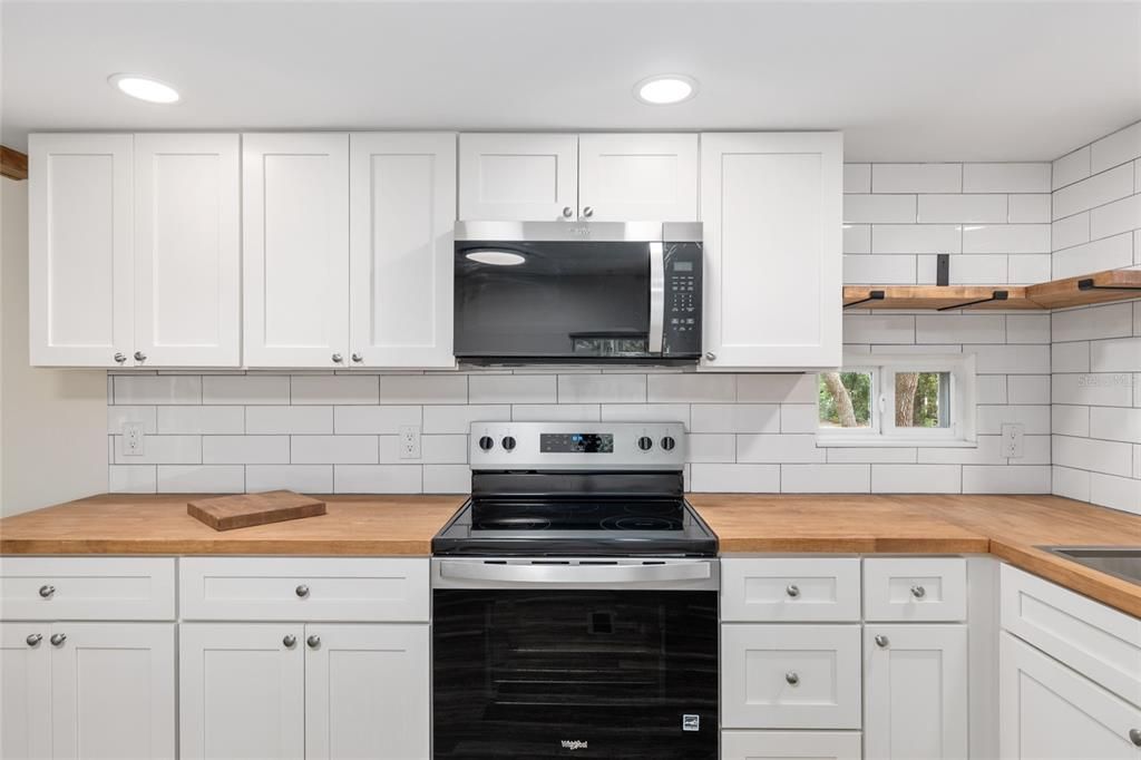 For Sale: $159,900 (3 beds, 2 baths, 816 Square Feet)