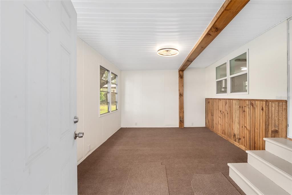 For Sale: $159,900 (3 beds, 2 baths, 816 Square Feet)