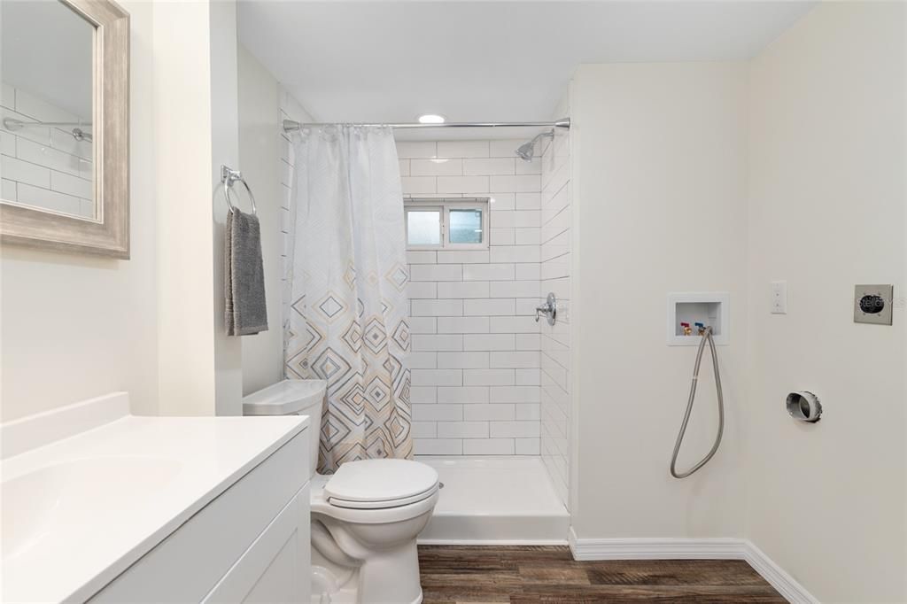 For Sale: $159,900 (3 beds, 2 baths, 816 Square Feet)