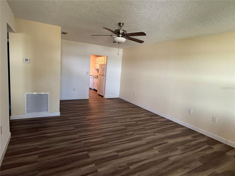 待售: $145,000 (2 贝兹, 1 浴室, 1010 平方英尺)