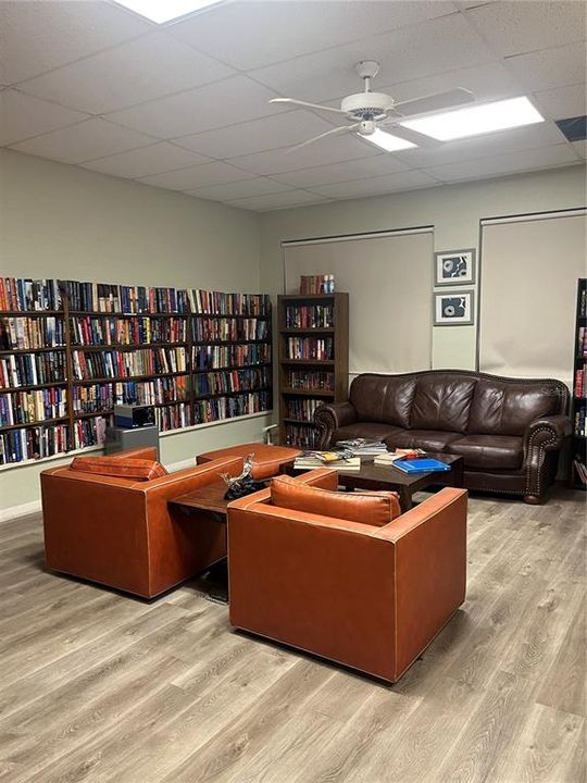 待售: $145,000 (2 贝兹, 1 浴室, 1010 平方英尺)