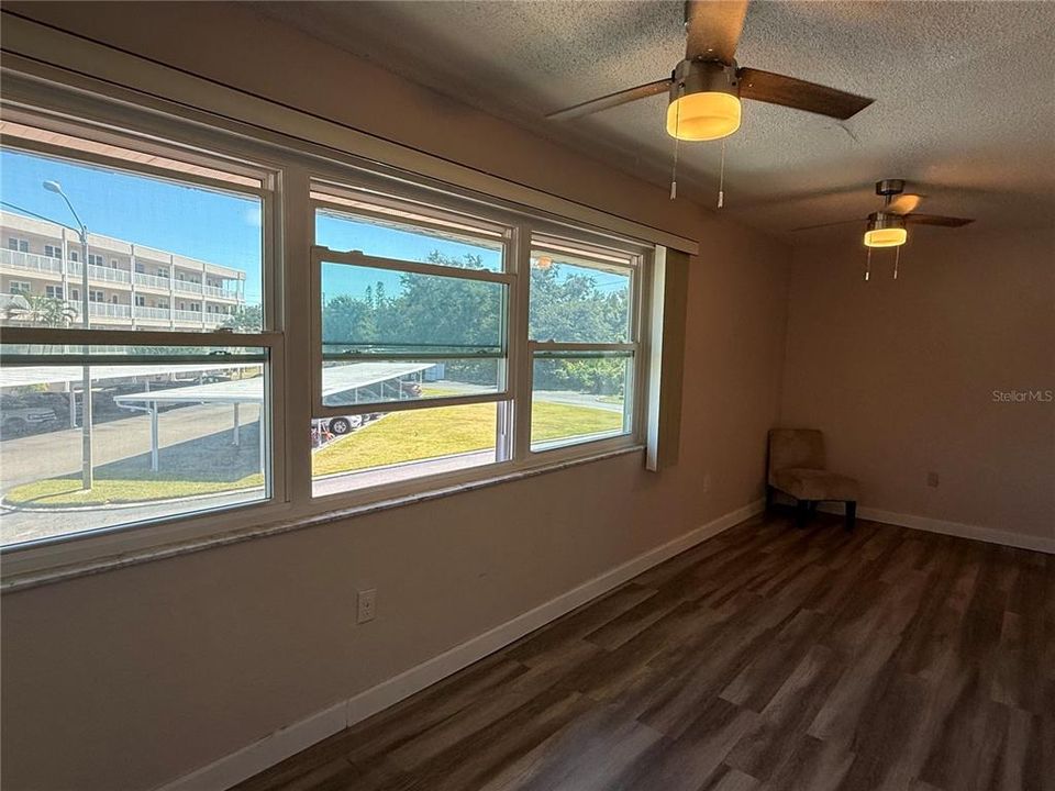 待售: $145,000 (2 贝兹, 1 浴室, 1010 平方英尺)