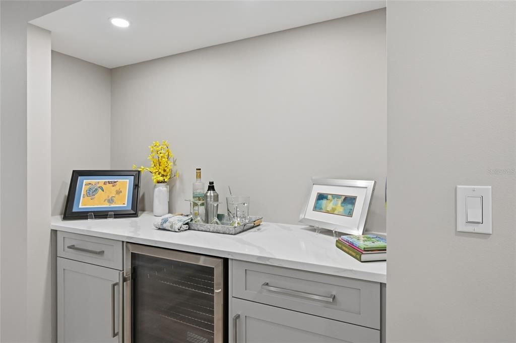 Под контрактом: $695,000 (2 спален, 2 ванн, 1150 Квадратных фут)