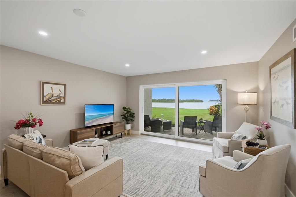 Под контрактом: $695,000 (2 спален, 2 ванн, 1150 Квадратных фут)