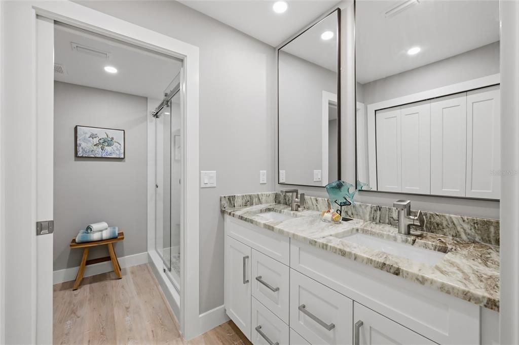 Под контрактом: $695,000 (2 спален, 2 ванн, 1150 Квадратных фут)