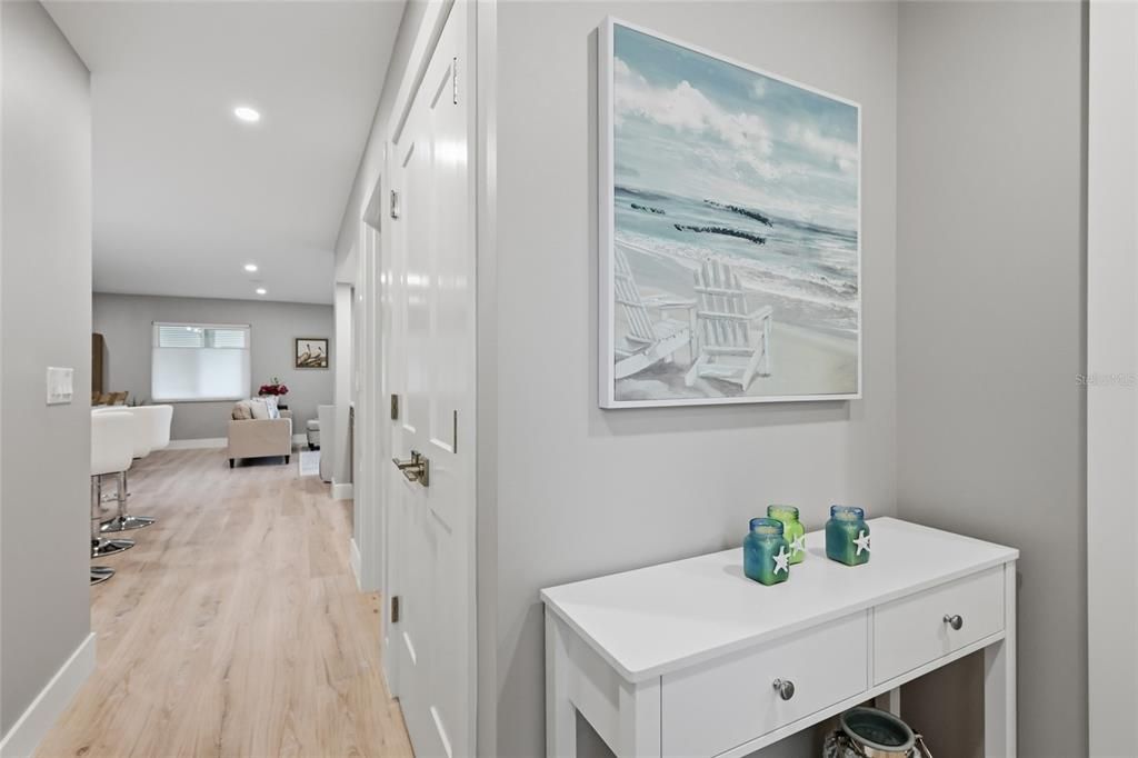 Под контрактом: $695,000 (2 спален, 2 ванн, 1150 Квадратных фут)