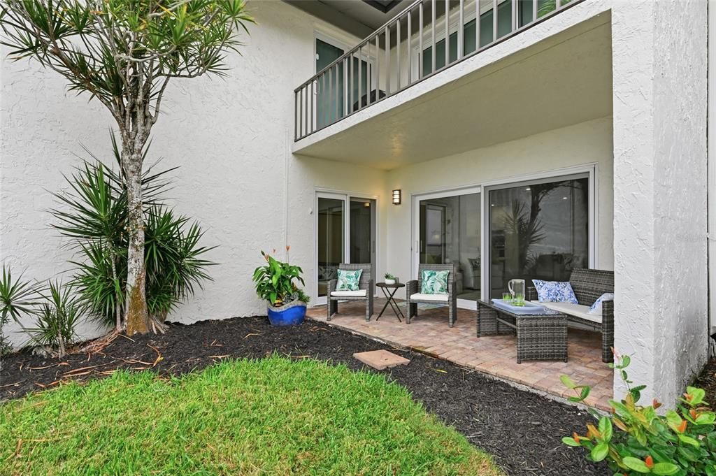 Под контрактом: $695,000 (2 спален, 2 ванн, 1150 Квадратных фут)