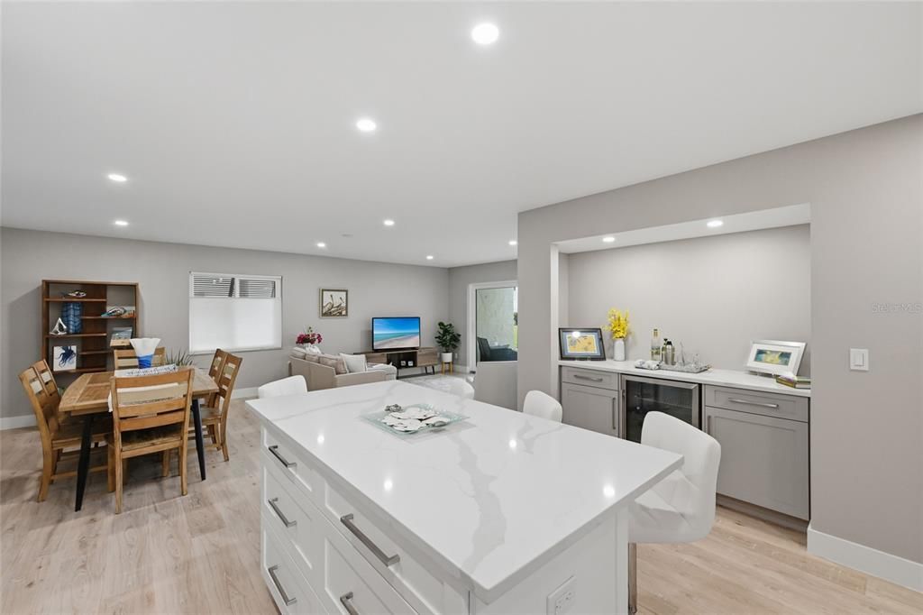 Под контрактом: $695,000 (2 спален, 2 ванн, 1150 Квадратных фут)