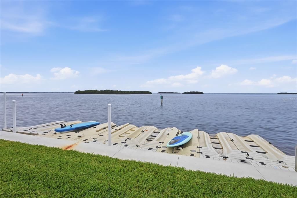 Под контрактом: $695,000 (2 спален, 2 ванн, 1150 Квадратных фут)