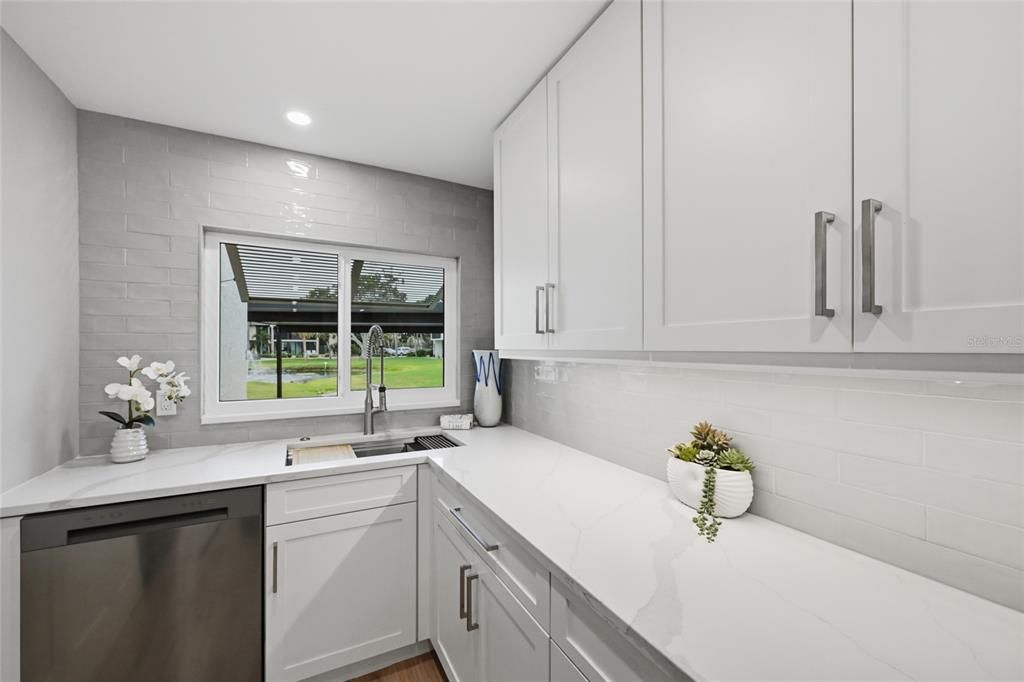 Под контрактом: $695,000 (2 спален, 2 ванн, 1150 Квадратных фут)