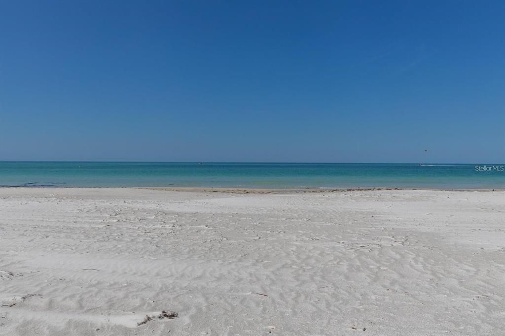 Под контрактом: $695,000 (2 спален, 2 ванн, 1150 Квадратных фут)