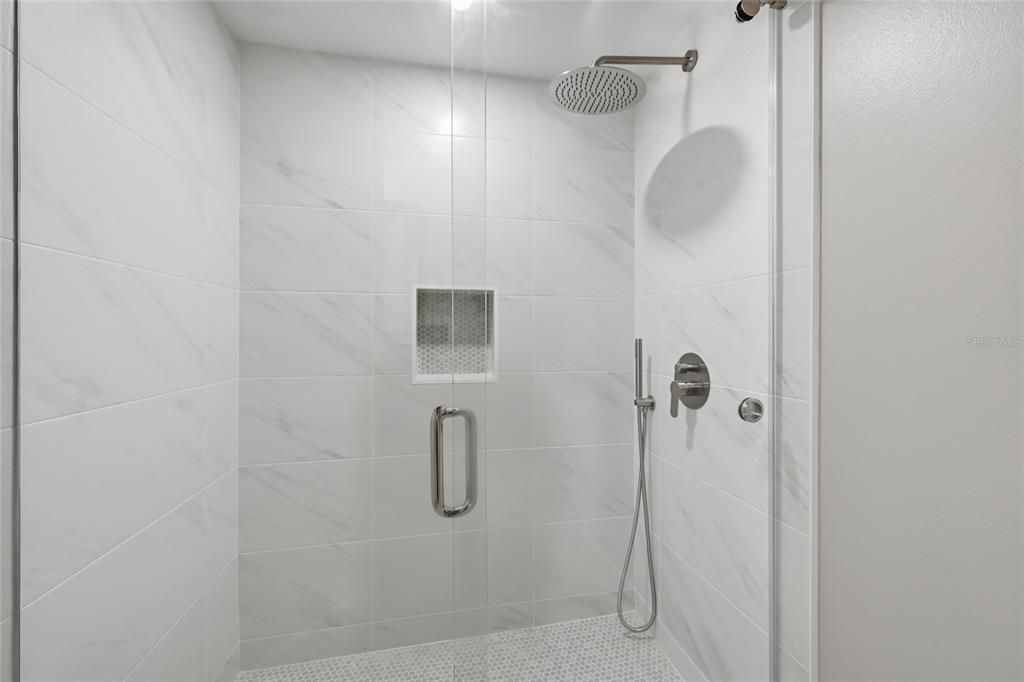 Под контрактом: $695,000 (2 спален, 2 ванн, 1150 Квадратных фут)