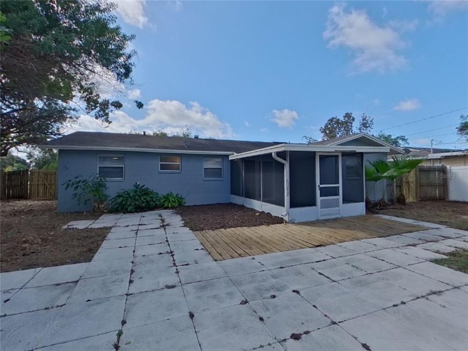 For Rent: $2,169 (4 beds, 2 baths, 1443 Square Feet)