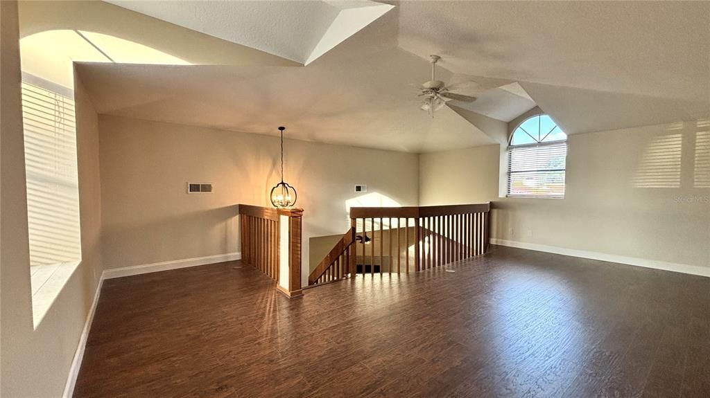 合同活跃: $3,045 (3 贝兹, 2 浴室, 2323 平方英尺)