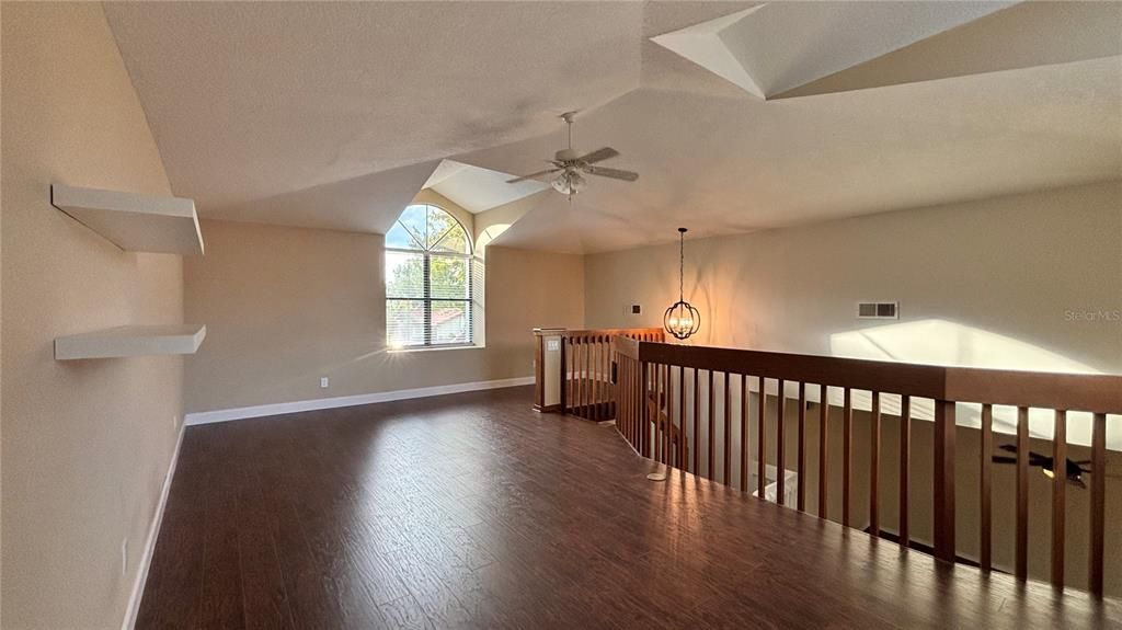 合同活跃: $3,045 (3 贝兹, 2 浴室, 2323 平方英尺)