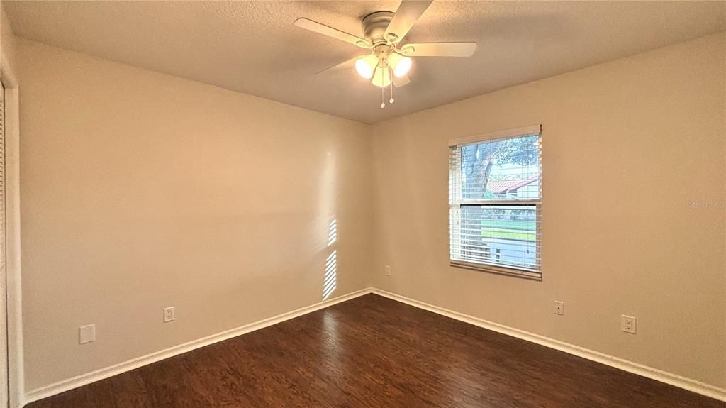 合同活跃: $3,045 (3 贝兹, 2 浴室, 2323 平方英尺)