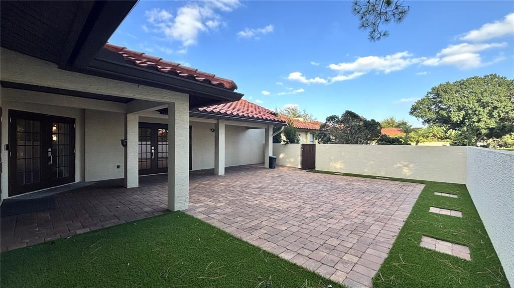 合同活跃: $3,045 (3 贝兹, 2 浴室, 2323 平方英尺)