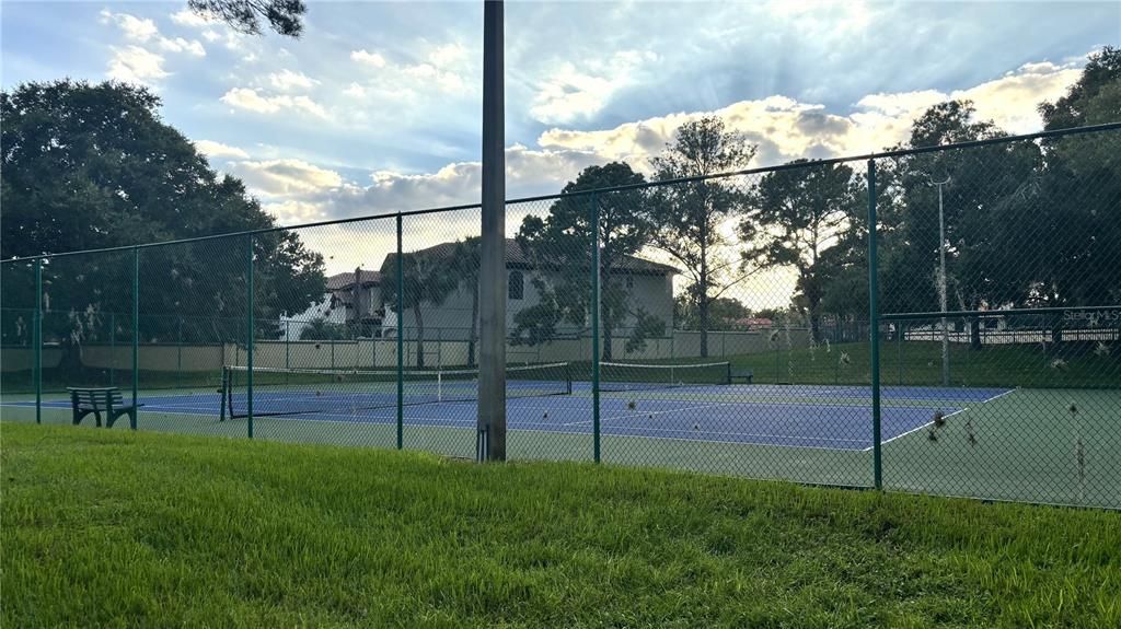 合同活跃: $3,045 (3 贝兹, 2 浴室, 2323 平方英尺)