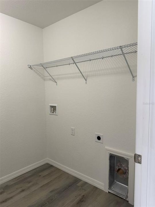 For Rent: $1,350 (3 beds, 2 baths, 1000 Square Feet)