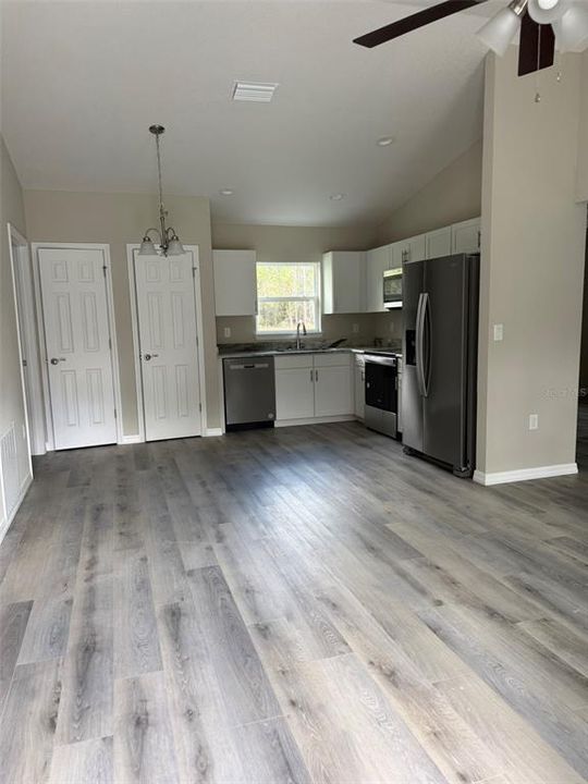 For Rent: $1,350 (3 beds, 2 baths, 1000 Square Feet)