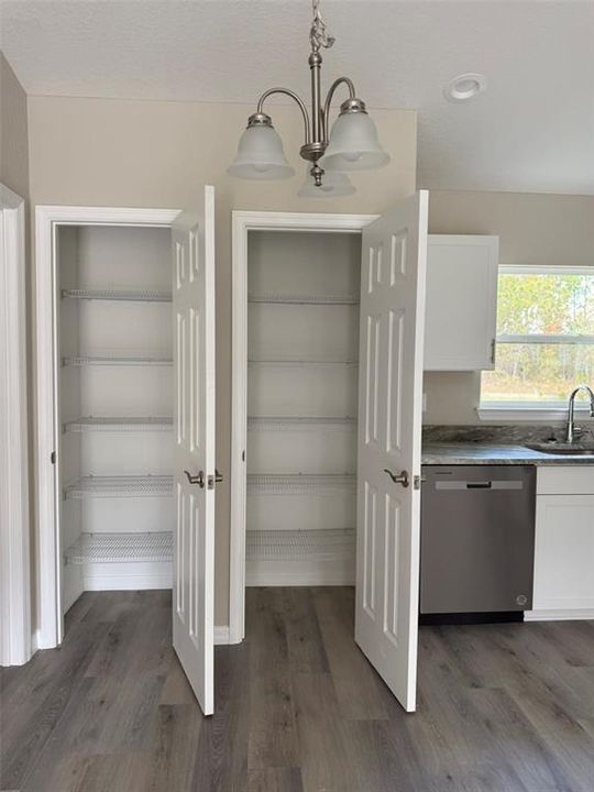 For Rent: $1,350 (3 beds, 2 baths, 1000 Square Feet)