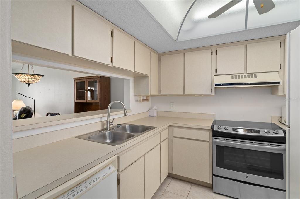 For Rent: $1,800 (2 beds, 2 baths, 1025 Square Feet)