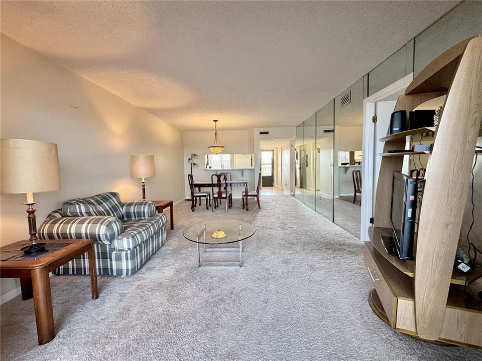 For Rent: $1,800 (2 beds, 2 baths, 1025 Square Feet)