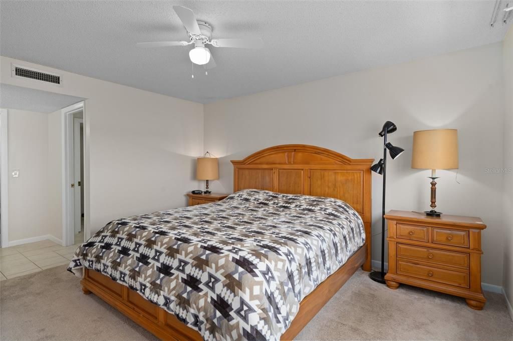 For Rent: $1,800 (2 beds, 2 baths, 1025 Square Feet)